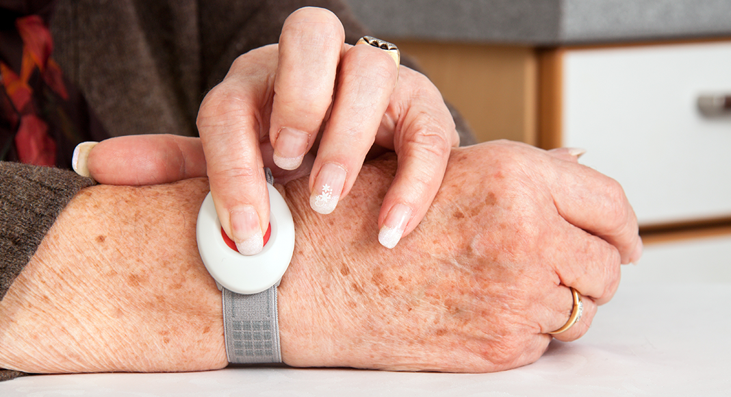 Top ten benefits of a medical alarm for older people